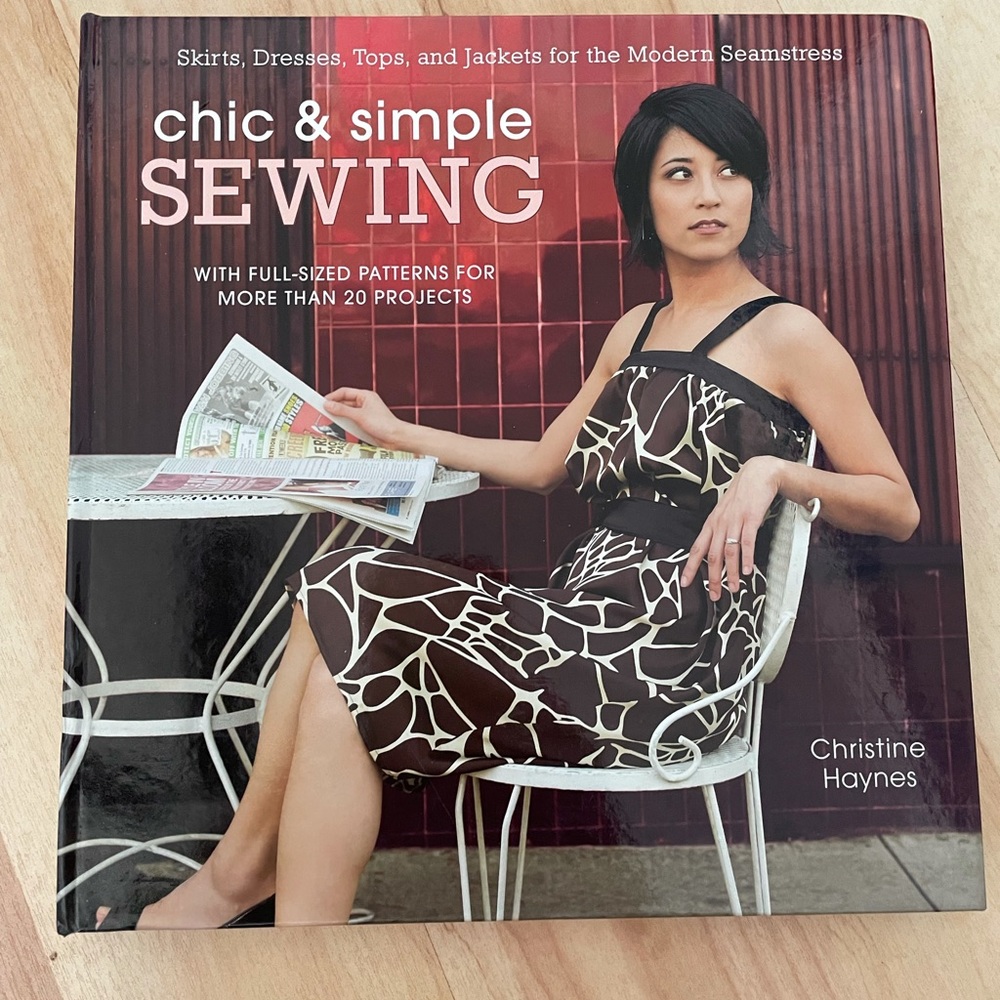 Chic and simple sewing pattern book, New